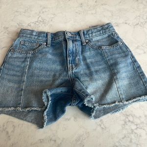 Dark Jean wash, adjustable waste straps, comfortable